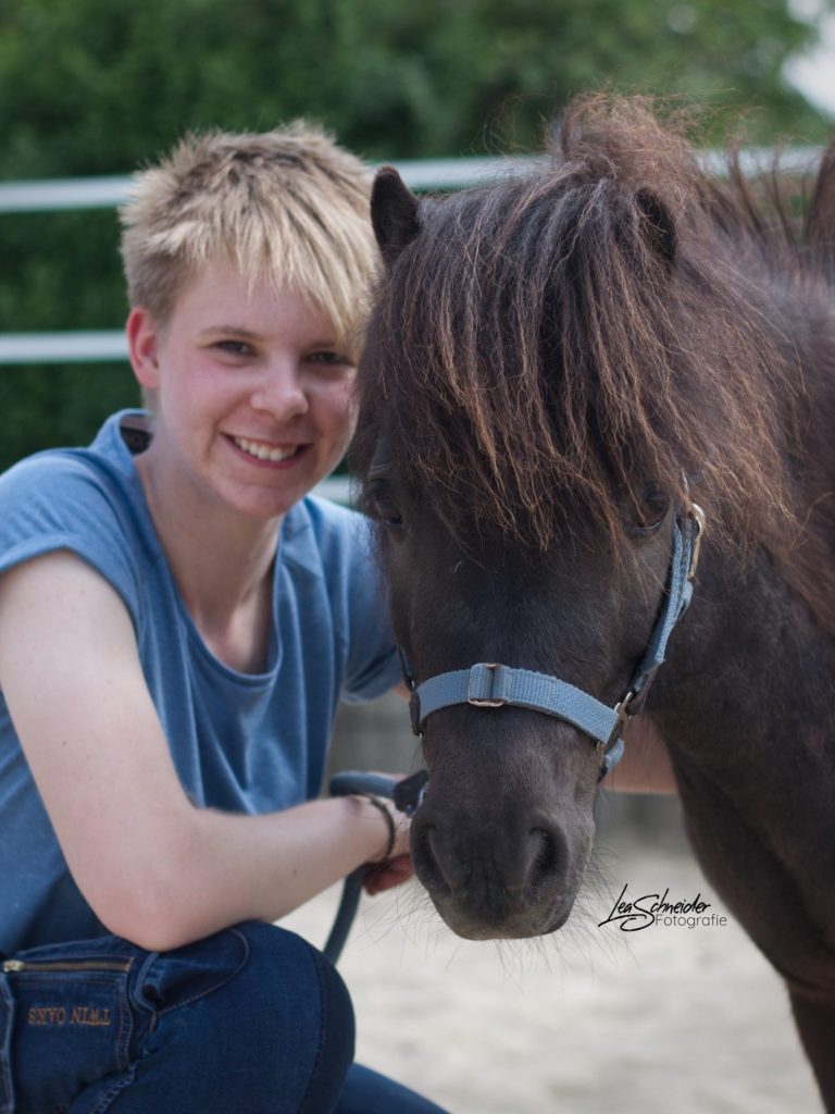 Autorin Bodenarbeitstrainerin Clickertraining Pferdegestütztes Coaching Nordhessen